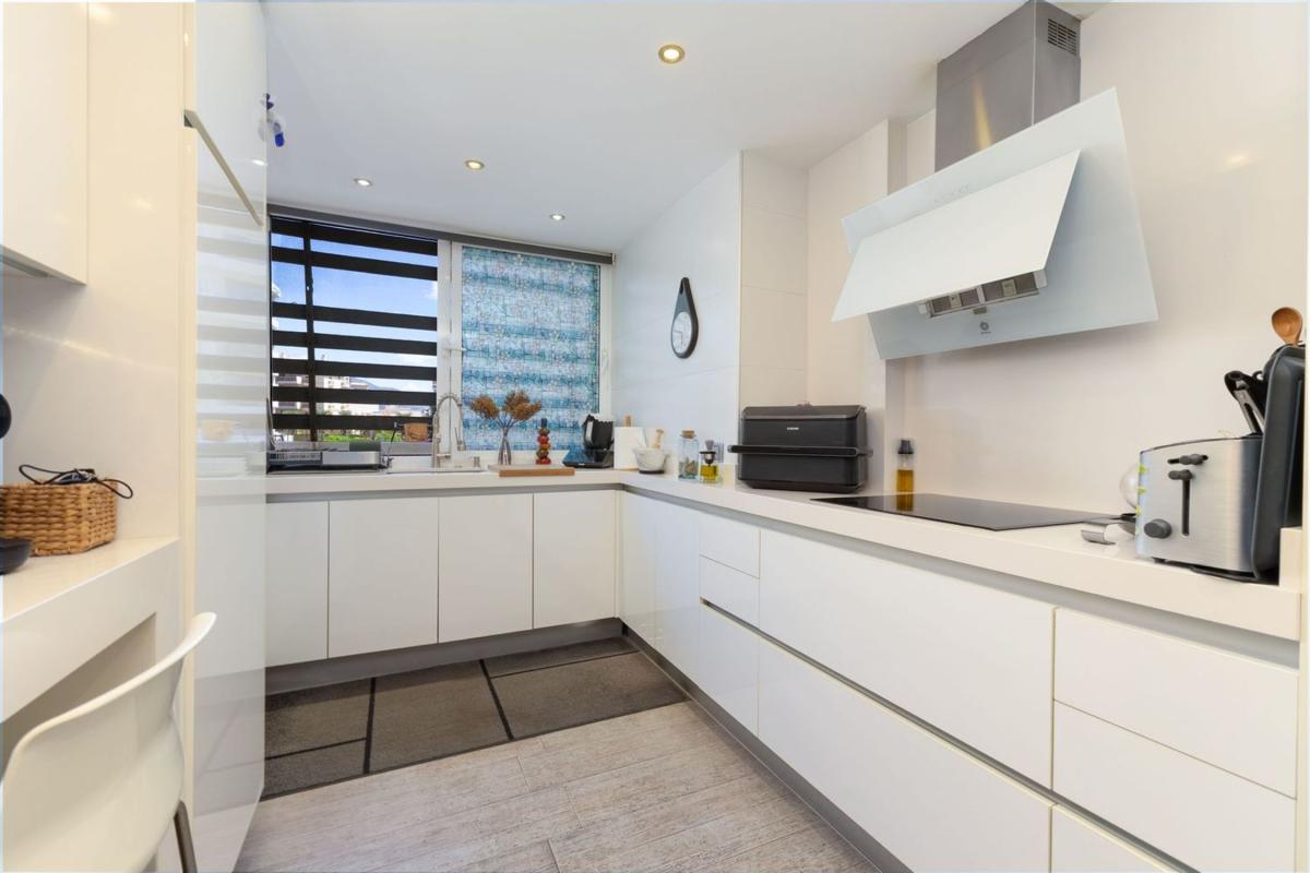 Продажа квартиры на Piso en Zona Sohail, Fuengirola, Фуэнхирола
photo 1