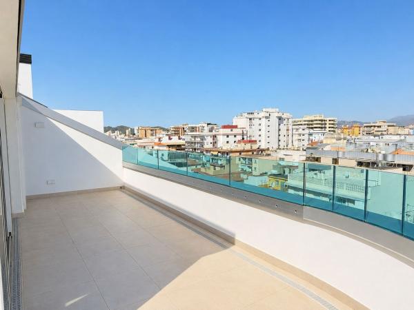 Аттик на продажу в Ático en Calle Martínez Catena, Zona Puerto Deportivo, Fuengirola, Фуэнхирола thumbnail 1