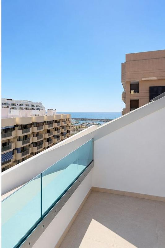 Penthouse sale in Ático en Calle Martínez Catena, Zona Puerto Deportivo, Fuengirola, Fuengirola photo 3