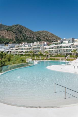 Продажа квартиры на Piso en Avenida 8 de Marzo, El Higuerón, Fuengirola, Фуэнхирола
 photo 4