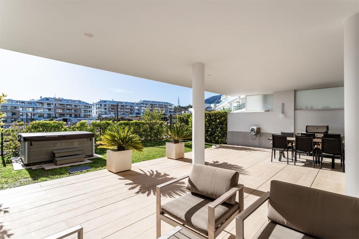 Продажа квартиры на Piso en Avenida 8 de Marzo, El Higuerón, Fuengirola, Фуэнхирола
photo 1