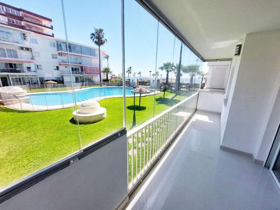 Venta de piso en Piso en Paseo Marítimo Rey de España, Playa de los Boliches, Fuengirola, Fuengirola
photo 1