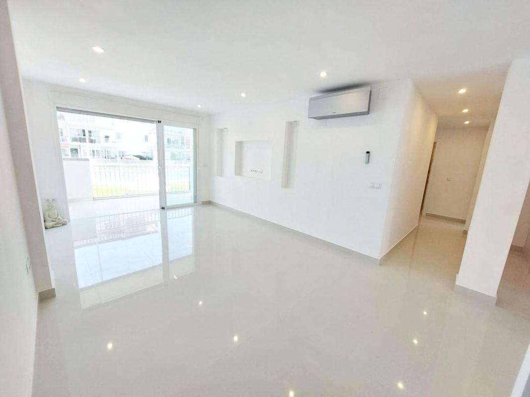 Venta de piso en Piso en Paseo Marítimo Rey de España, Playa de los Boliches, Fuengirola, Fuengirola
photo 4