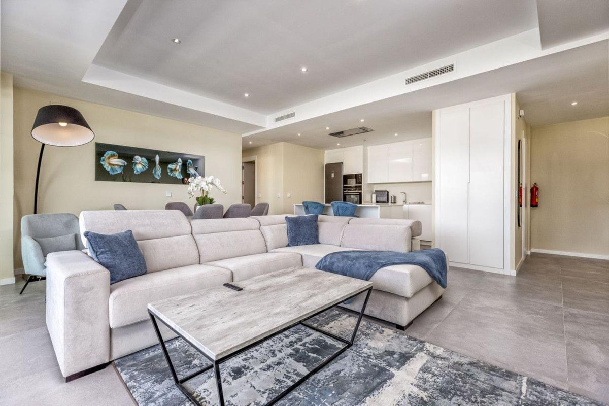 Продажа квартиры на Piso en Calle San Pancracio, Zona Sohail, Fuengirola, Фуэнхирола
photo 2