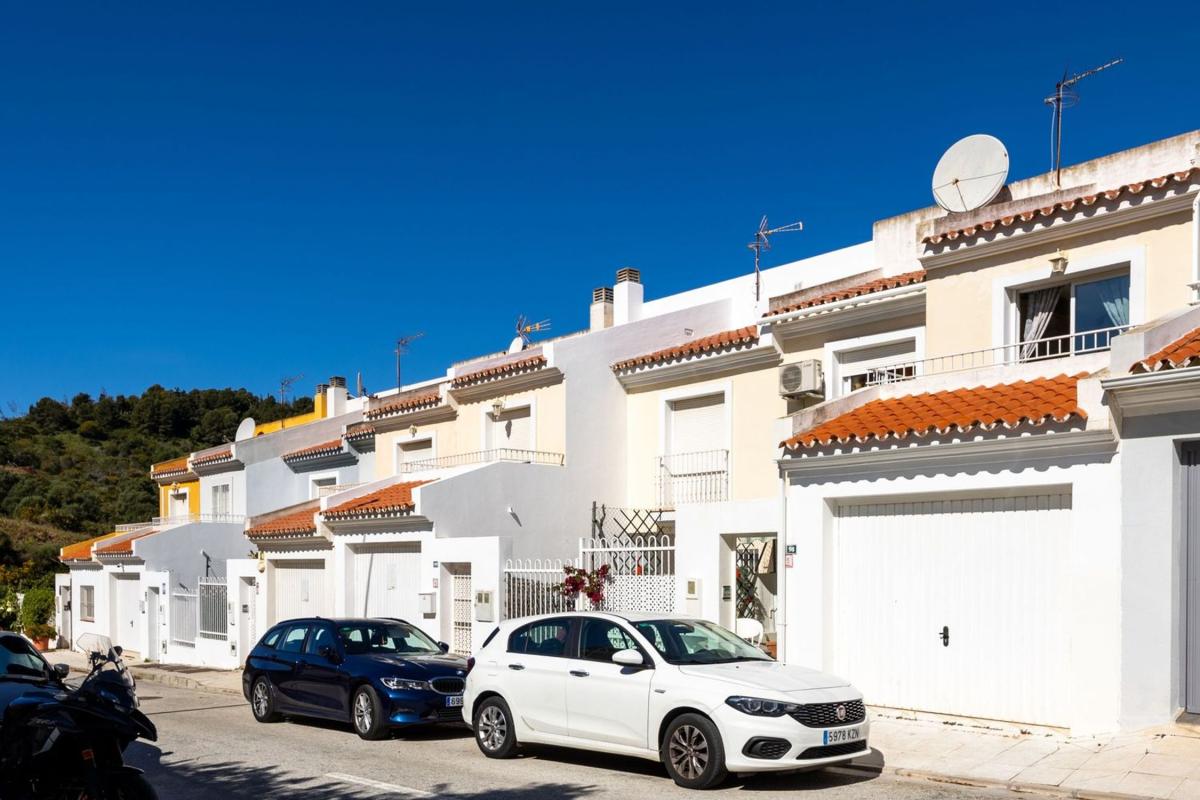 Venta de chalet adosado en Chalet adosado en Zona Sohail, Fuengirola , Fuengirola photo 1