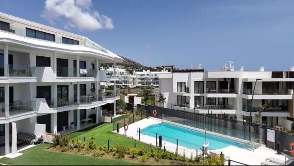 Sprzedaż mieszkania w Piso en Avenida Fuengirola, 6, El Higuerón, Fuengirola, Fuengirola
thumbnail 1