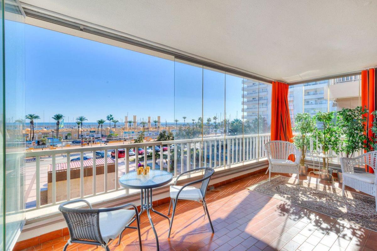Venta de piso en Piso en Calle Hernán Cortés, Zona Puerto Deportivo, Fuengirola, Fuengirola
photo 2