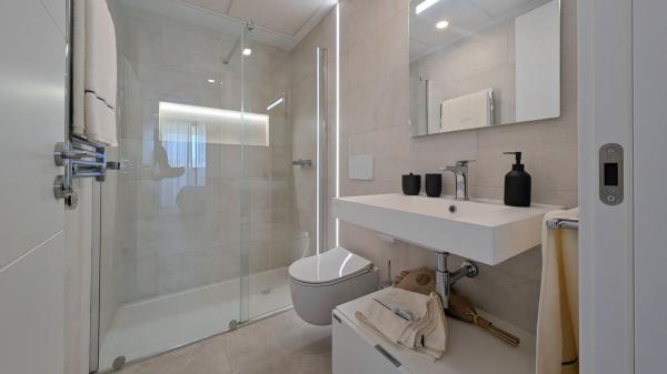 Venta de piso en Piso en Zona Puerto Deportivo, Fuengirola, Fuengirola
thumbnail 2