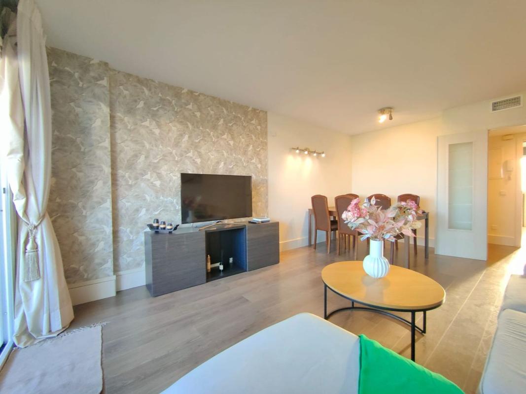 Продажа квартиры на Piso en Avenida Santa Amalia, Zona Sohail, Fuengirola, Фуэнхирола
photo 3