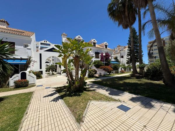 Chalet adosado en Urbanización Pueblo Castillo s/n, Zona Sohail, Fuengirola photo 2
