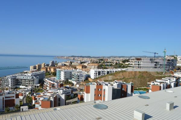 Venta de piso en Piso en Calle Alba, 2, El Higuerón, Fuengirola, Fuengirola
photo 1