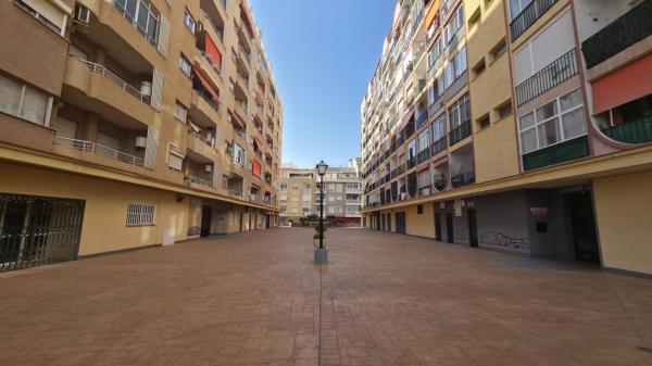 Venta de piso en Piso en Calle la Loma, Avenida Habaneras - Curva de Palangre, Torrevieja, Torrevieja
 photo 1