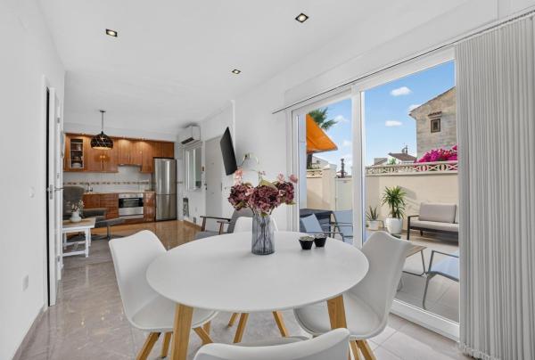 Venta de piso en Piso en Aguas Nuevas, Torrevieja, Torrevieja
 photo 2