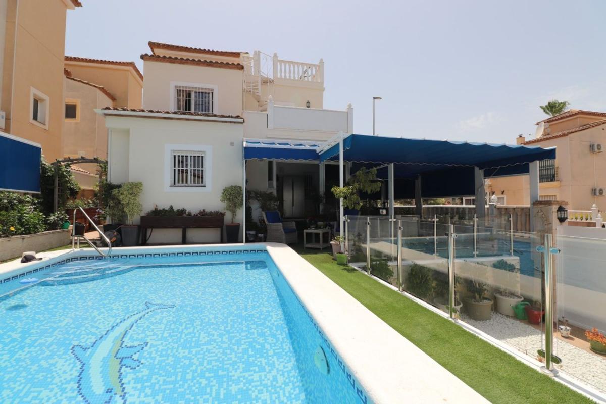 Properties for sale and rent in Spain photo 1