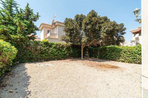 Chalet pareado en Calle Nicolás de Bussi, Playa Flamenca, Orihuela photo 3