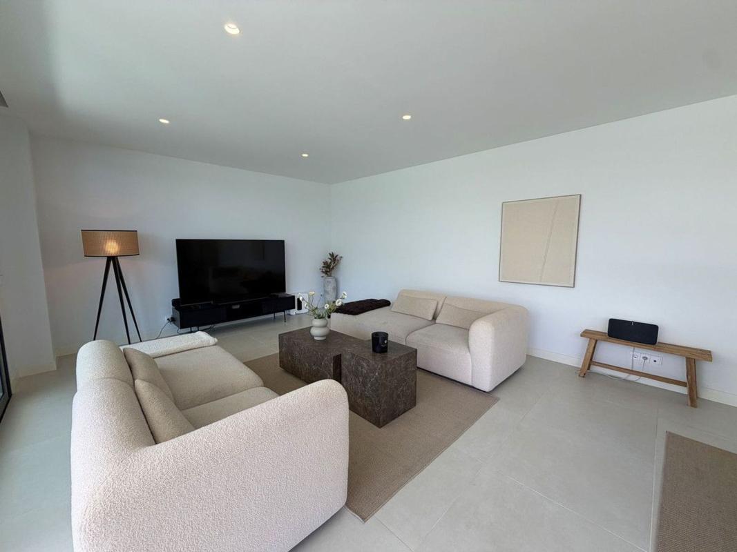 Продажа квартиры на Piso en Calle Leticia, El Higuerón, Fuengirola, Фуэнхирола
photo 4