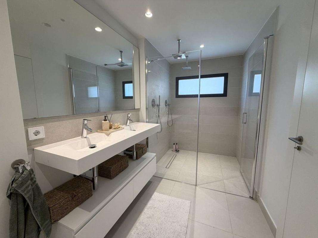 Продажа квартиры на Piso en Calle Leticia, El Higuerón, Fuengirola, Фуэнхирола
photo 5