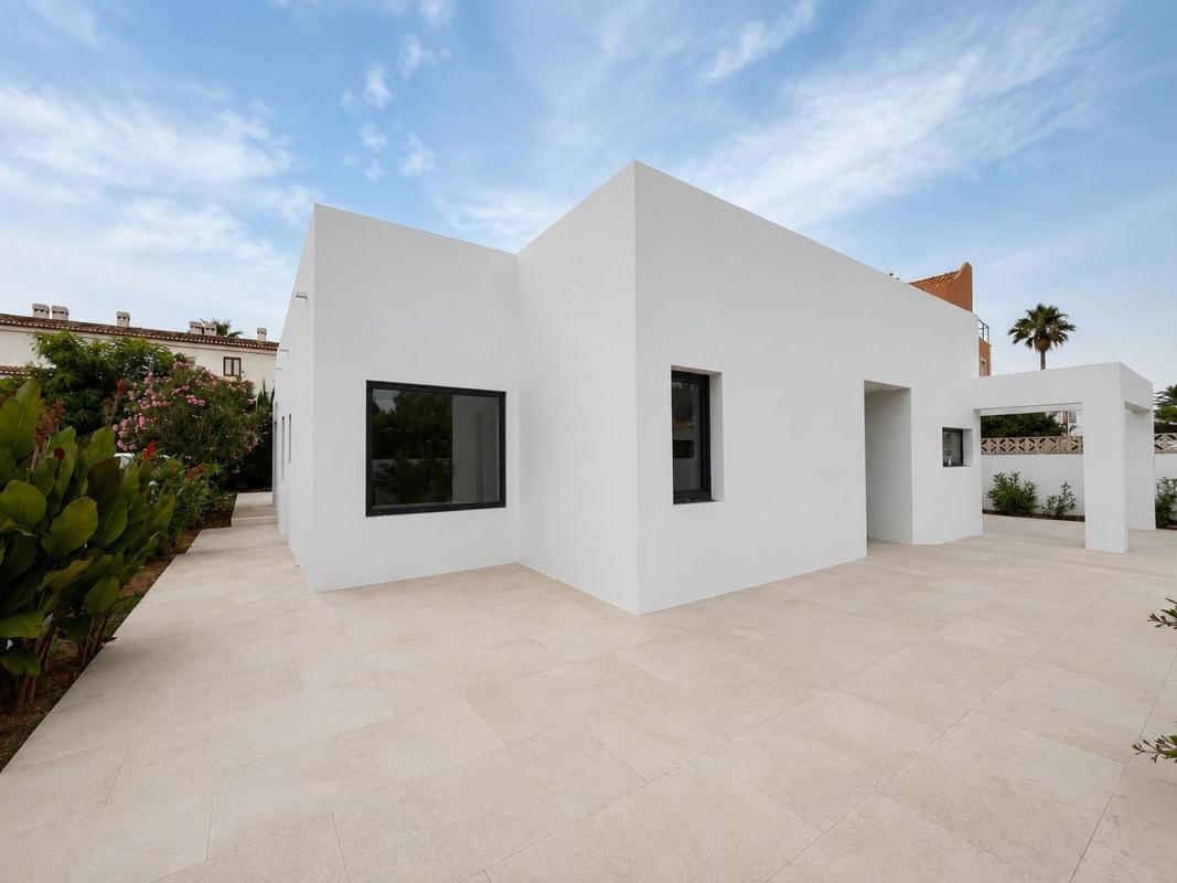 Properties for sale and rent in Spain photo 3