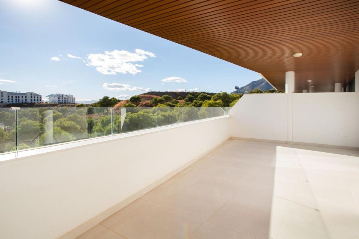 Venta de piso en Piso en Avenida 8 de Marzo, El Higuerón, Fuengirola, Fuengirola
 photo 2