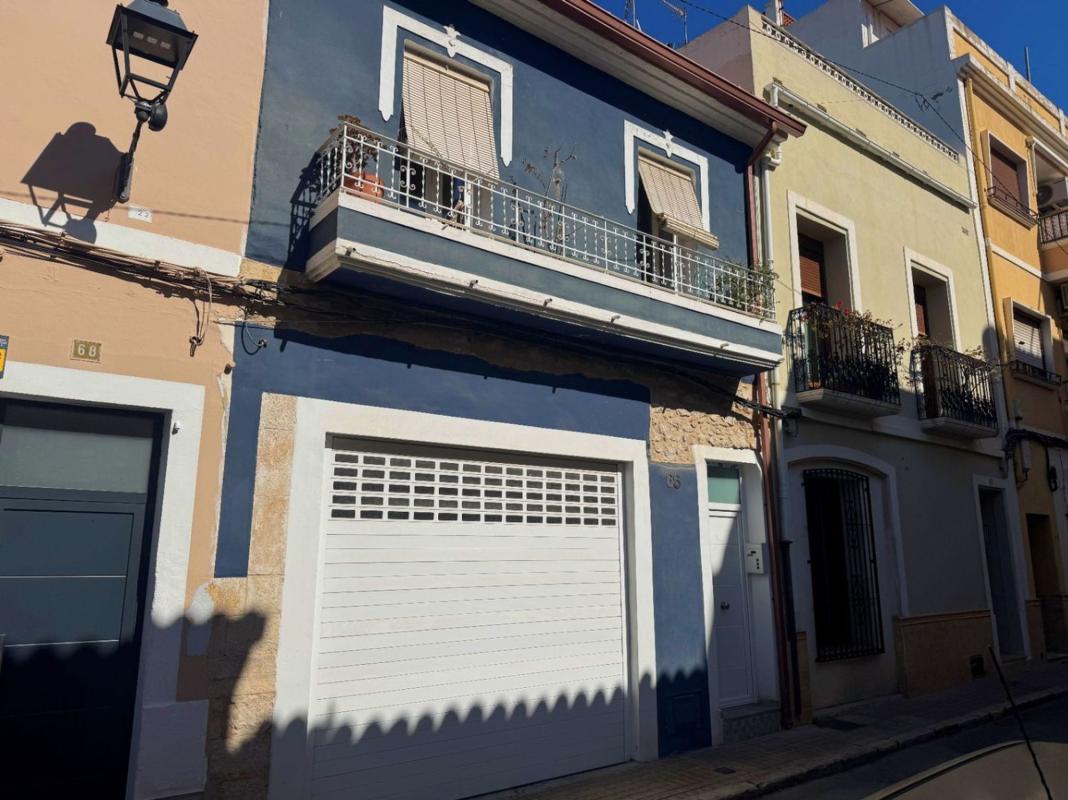 Properties for sale and rent in Spain photo 1