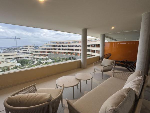 Venta de piso en Piso en Avenida 8 de Marzo, El Higuerón, Fuengirola, Fuengirola
photo 1