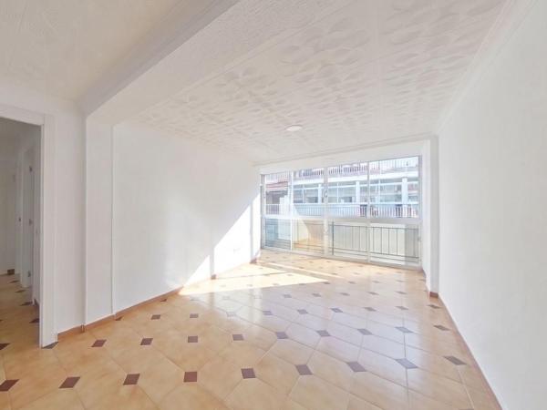 Venta de piso en Piso en Calle Inmaculada del Pla, Plà del Bon Repòs-La Goteta, Alicante / Alacant, Alicante / Alacant
thumbnail 1