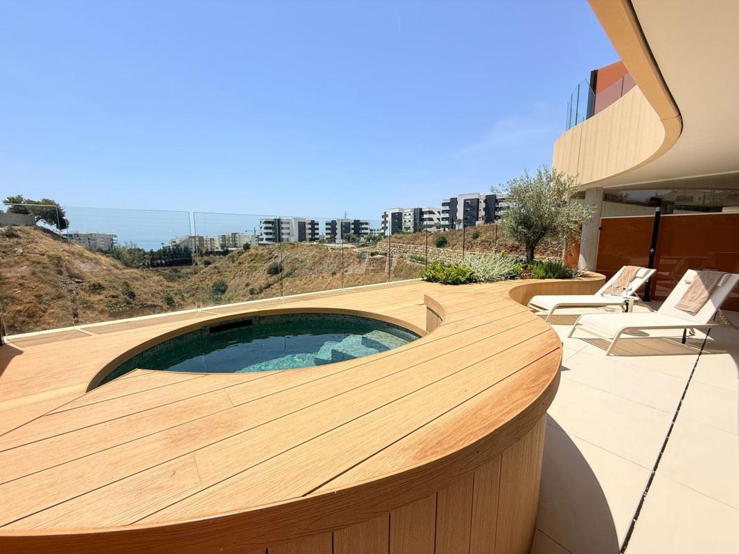 Продажа квартиры на Piso en Avenida 8 de Marzo, 35, El Higuerón, Fuengirola, Фуэнхирола
photo 1