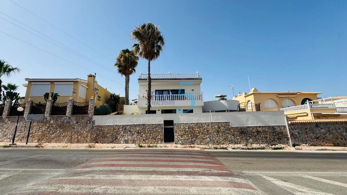 Продажа отдельного шале в Casa o chalet en Las Filipinas, Orihuela, Ориуэла photo 1