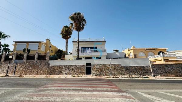Chalet wolnostojący na sprzedaż w  Casa o chalet en Las Filipinas, Orihuela, Orihuela photo 1