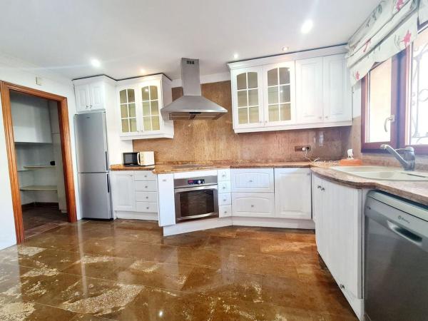 Chalet adosado en Calle los Naranjos, Centro Ciudad, Fuengirola thumbnail 2