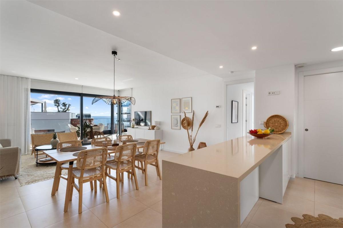 Venta de piso en Piso en Avenida Fuengirola, Las Gaviotas, Fuengirola, Fuengirola
photo 3