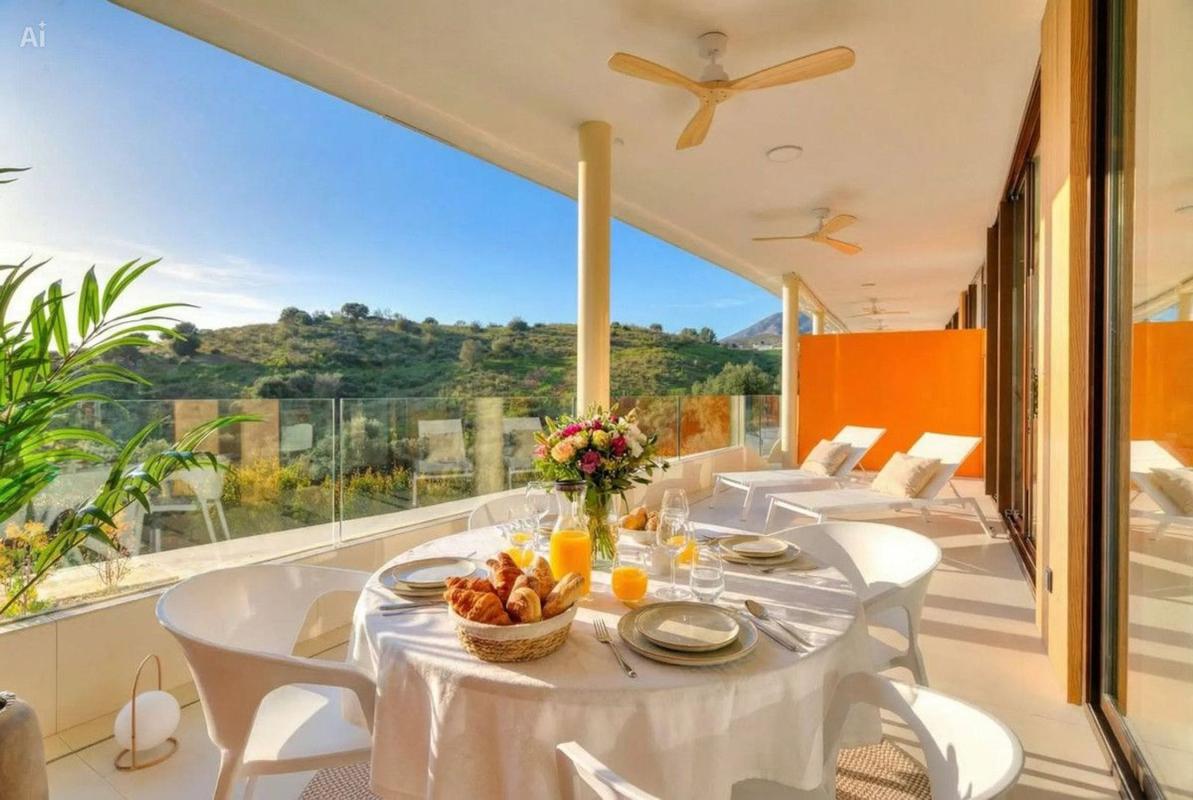 Venta de piso en Piso en Avenida del Higuerón, El Higuerón, Fuengirola, Fuengirola
photo 2