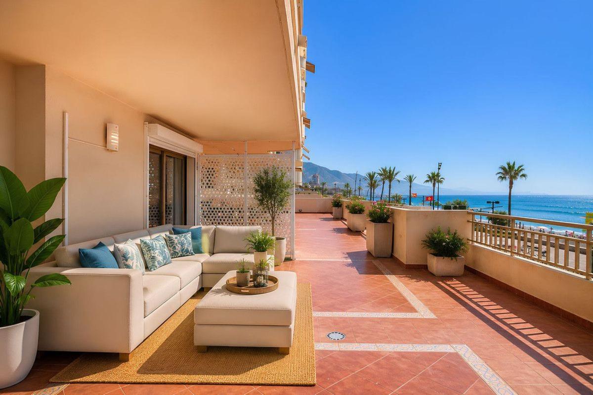 Venta de piso en Piso en Paseo Marítimo Rey de España, 2, Zona Sohail, Fuengirola, Fuengirola
photo 1