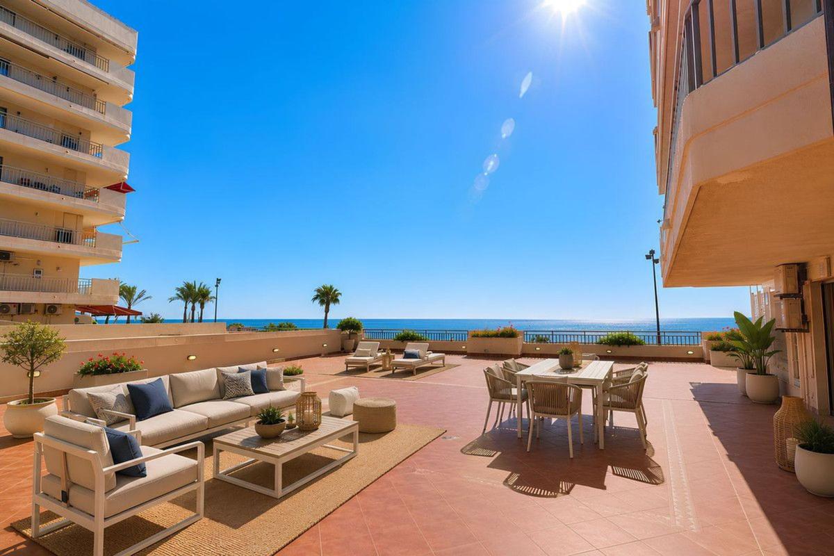 Venta de piso en Piso en Paseo Marítimo Rey de España, 2, Zona Sohail, Fuengirola, Fuengirola
photo 2