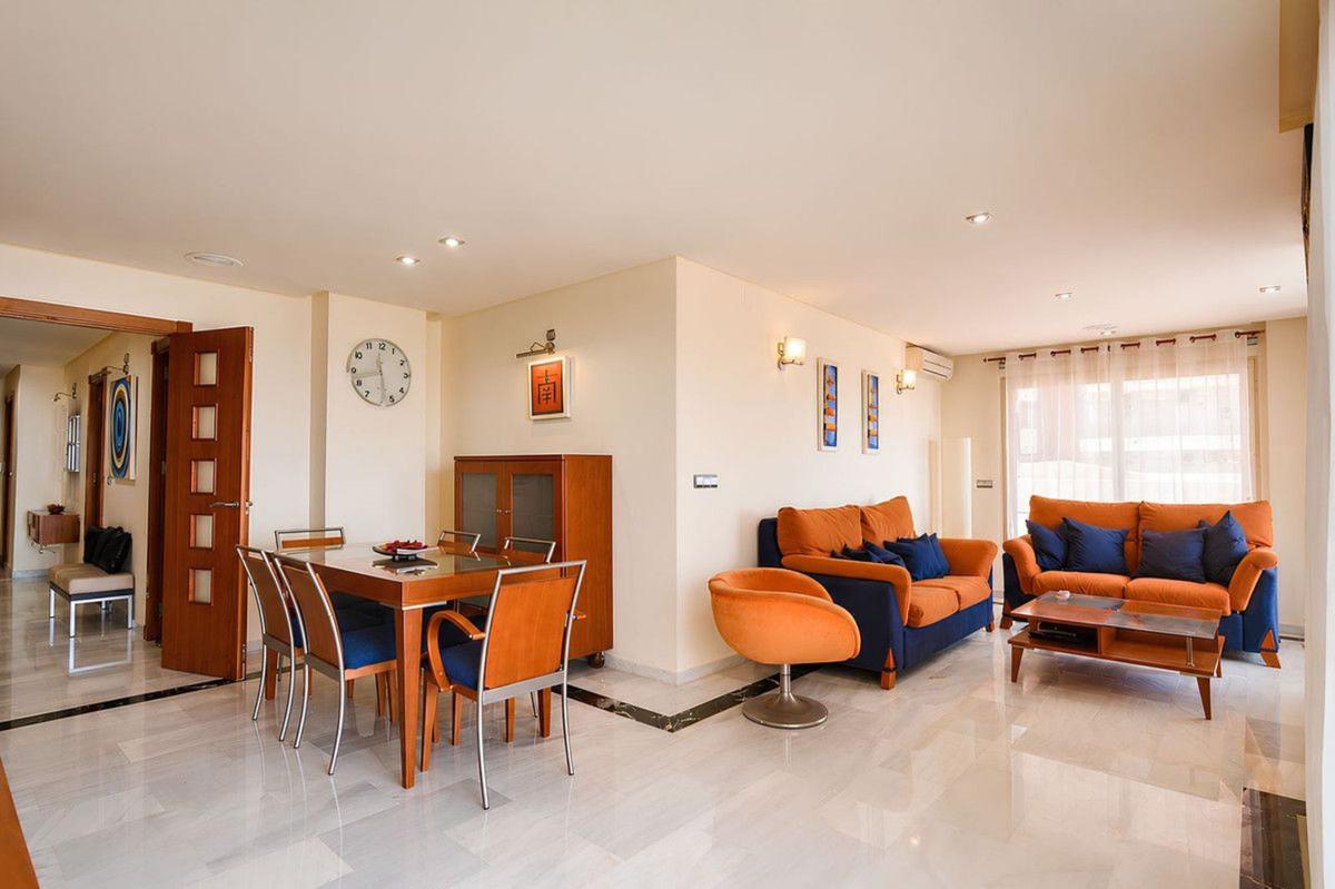 Venta de piso en Piso en Paseo Marítimo Rey de España, 2, Zona Sohail, Fuengirola, Fuengirola
photo 4