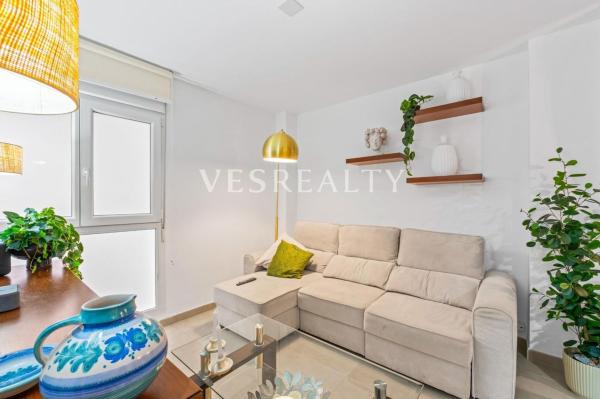 Venta de piso en Piso en Calle Santo Tomás, Casco Histórico-Santa Cruz, Alicante / Alacant, Alicante / Alacant
 photo 4