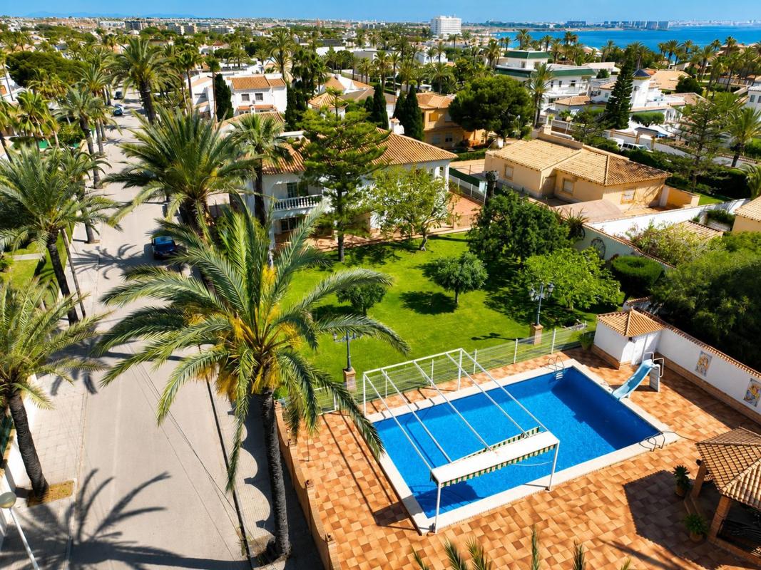 Продажа отдельного шале в Casa o chalet en Cabo Roig, Orihuela, Ориуэла photo 2