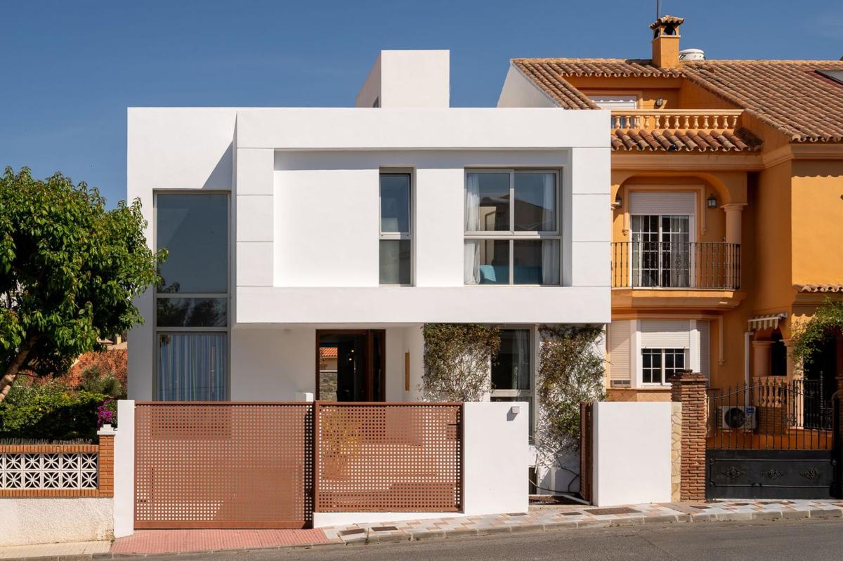 Properties for sale and rent in Spain photo 2
