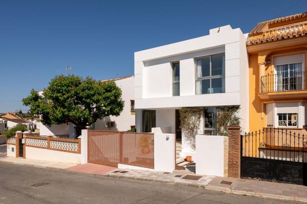 Chalet adosado en Rafael Alberti, 7, Los Pacos, Fuengirola thumbnail 2