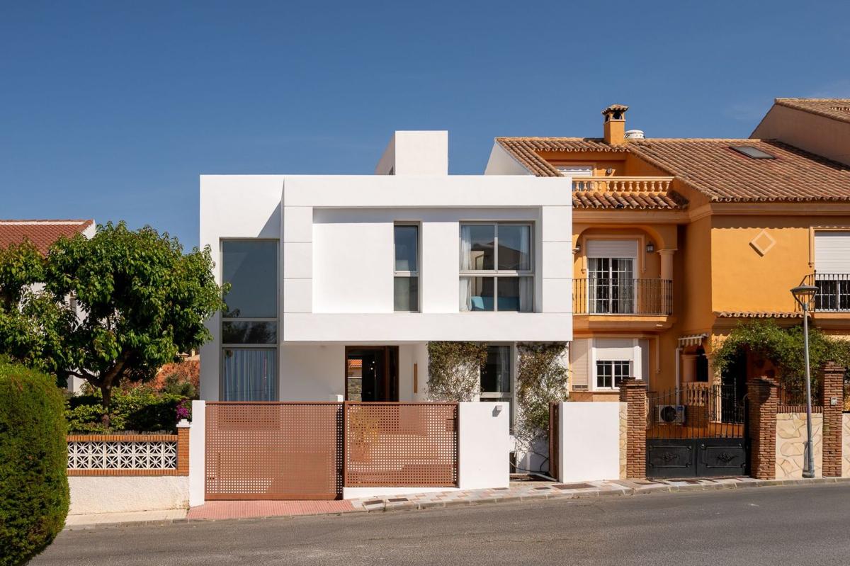Properties for sale and rent in Spain photo 4