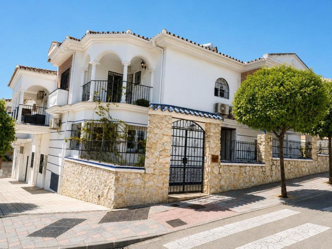 Propiedades en venta y alquiler en España photo 1