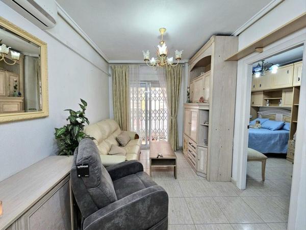 Продажа квартиры на Piso en Avenida Habaneras - Curva de Palangre, Torrevieja, Торревьеха
 photo 1