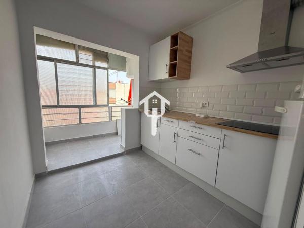 Venta de piso en Piso en Calle Benichembla, Juan XXIII, Alicante / Alacant, Alicante / Alacant
thumbnail 2
