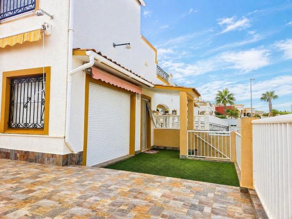 Chalet pareado en Zona Lago - Los Almendros, Orihuela photo 1