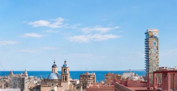 Duplex en venta en Dúplex en Casco Histórico-Santa Cruz, Alicante / Alacant, Alicante / Alacant thumbnail 1