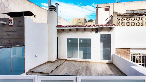 Duplex en venta en Dúplex en Casco Histórico-Santa Cruz, Alicante / Alacant, Alicante / Alacant thumbnail 2