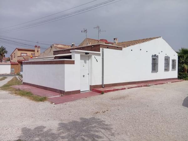 Chalet pareado en Calle Pio Baroja, 1184, La Siesta - El Salado - Torreta, Torrevieja photo 1