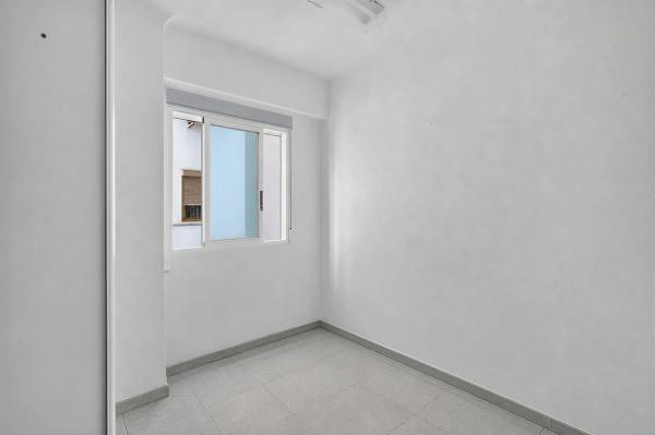 Venta de piso en Piso en Calle de los Doscientos, Benalúa, Alicante / Alacant, Alicante / Alacant
 photo 4