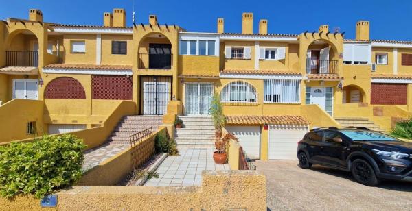 Chalet wolnostojący na sprzedaż w Casa o chalet en Cabo Roig, Orihuela, Orihuela photo 1