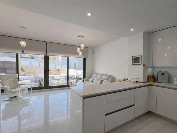 Chalet wolnostojący na sprzedaż w Casa o chalet en Villamartín, Orihuela, Orihuela thumbnail 1
